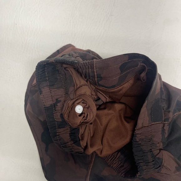 Lululemon athletica womens shorts brown camo size 4 - Picture 5 of 6
